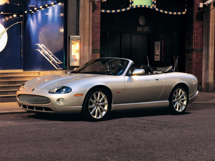  Jaguar XKR Convertible 2004 года  (фото 2 из 3)